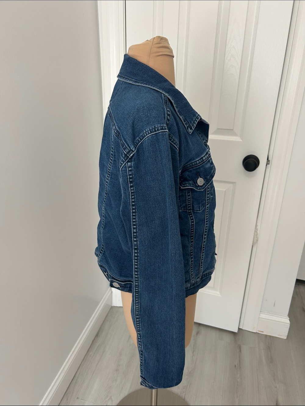 Levi’s Stretch Denim Trucker Jacket - Picture 5 of 8